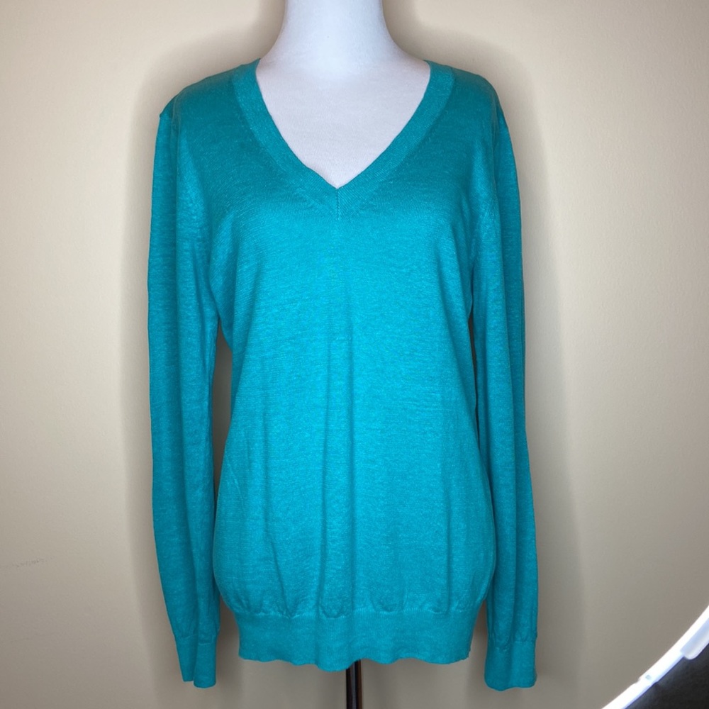 NWOT Tommy Bahama linen sweater size M, v neck, lightweight - Picture 3 of 6